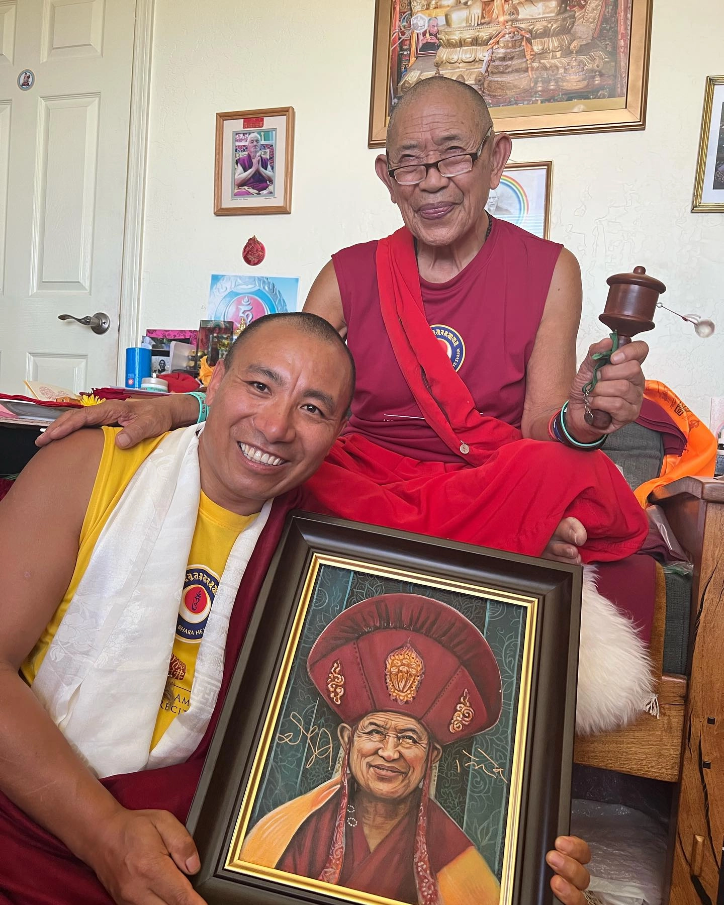 Drupön Lama Dorje junto a su Maestro Raíz Garchen Rinpoche