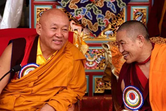 Garchen Rinpoche junto a Kyabgön Thinle Lhündrup