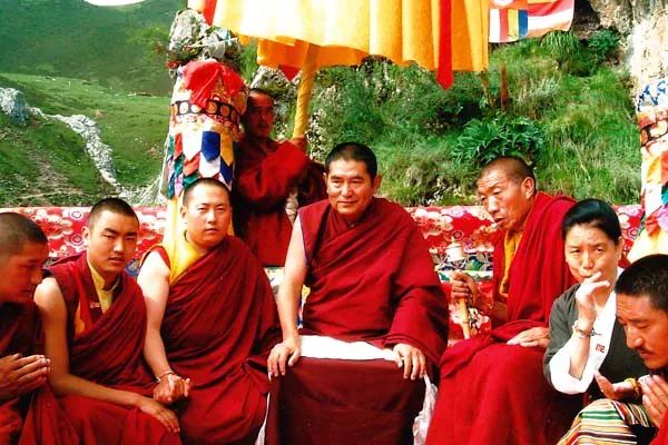 Drikung Chungtsang Rinpoche en Kham (2005)