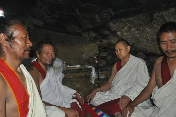 Garchen Rinpoche junto a ?, Dorzin Dondrub Palden Rinpoche y Drupon Tsering Rinpoche