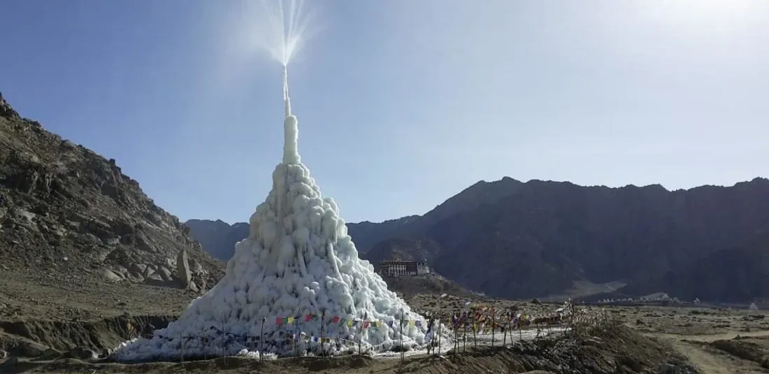 Glaciares/estupas artificiales en Ladakh